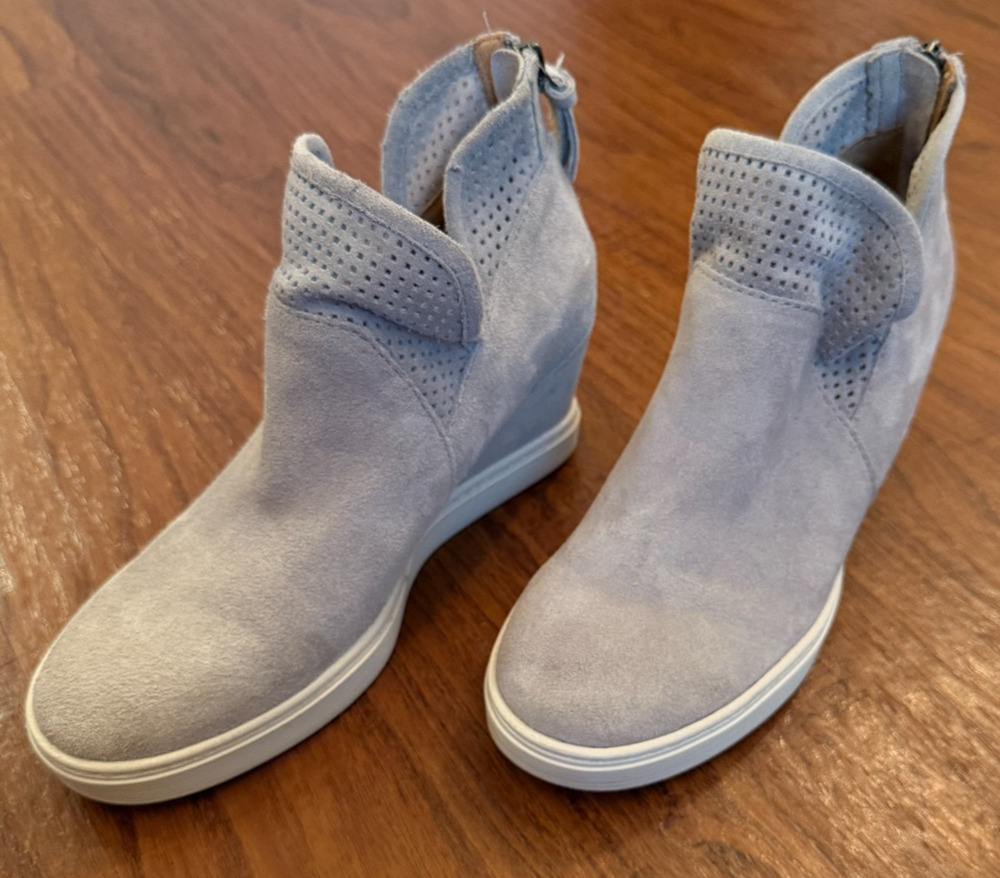 Sofft Seabrook Gray Suede Boots Women's Size 7.5 M Cut-Out Side Zip Ankle Wedge